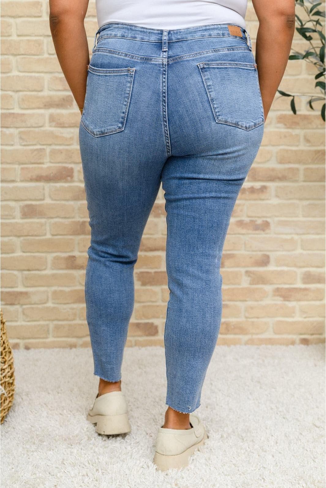 Judy Blue BECCA Hi-Waisted Embroidered Pocket Relaxed Jeans - SwagglyLife Home & Fashion